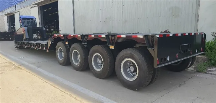 Četveroosovinska transportna poluprikolica s niskom šasijom